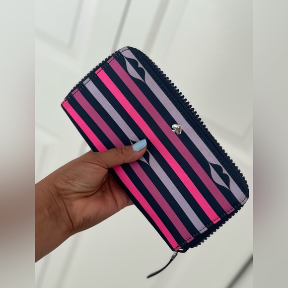 Jae Nylon Lip Print Large Continental Wallet - Picture 3 of 8